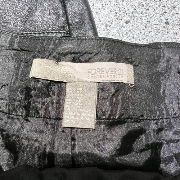 Nwot Forever 21 faux leather shorts - Picture 2 of 4